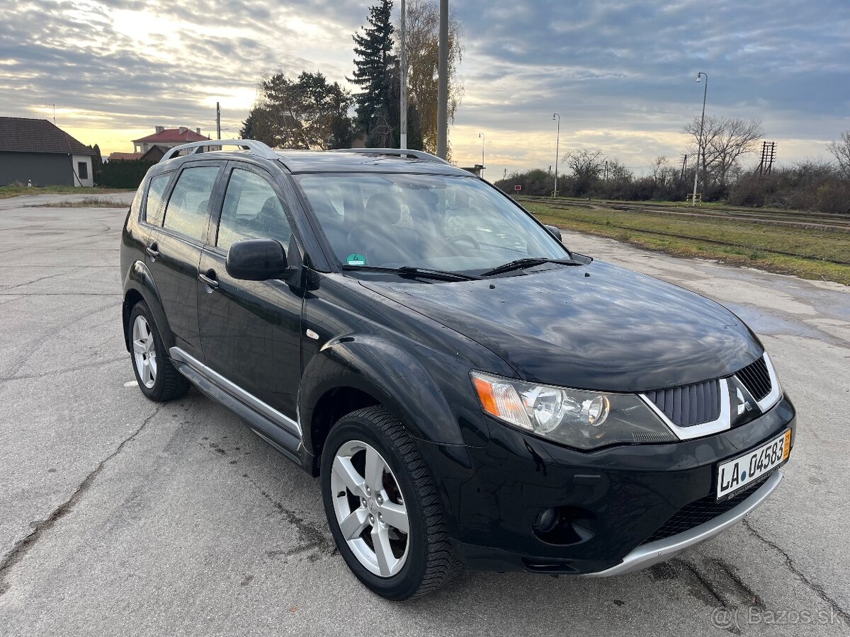 Mitsubishi Outlander XL 2.4 benzin 4x4 r.v 2010 top stav