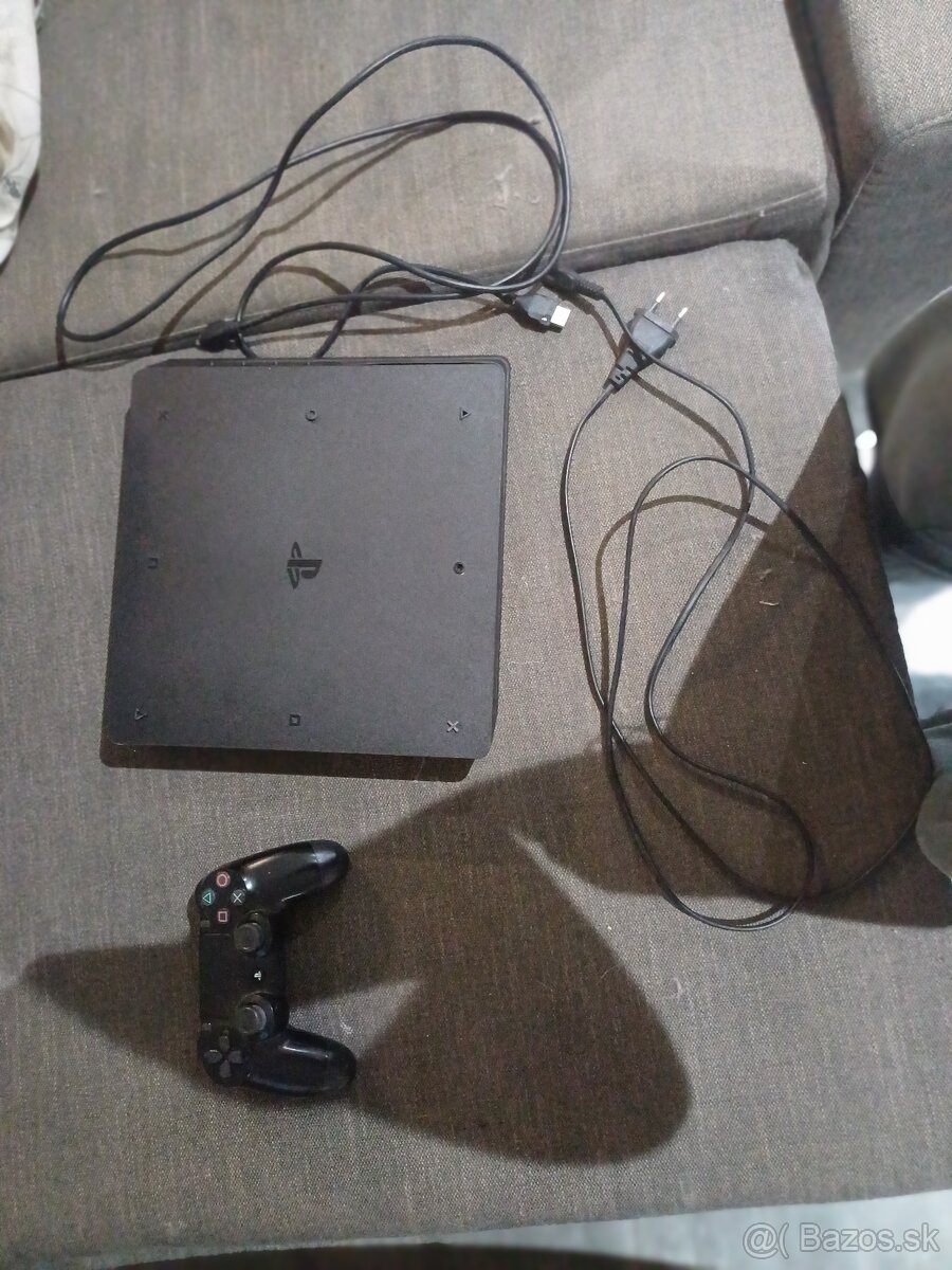 Predám Ps4 Slim