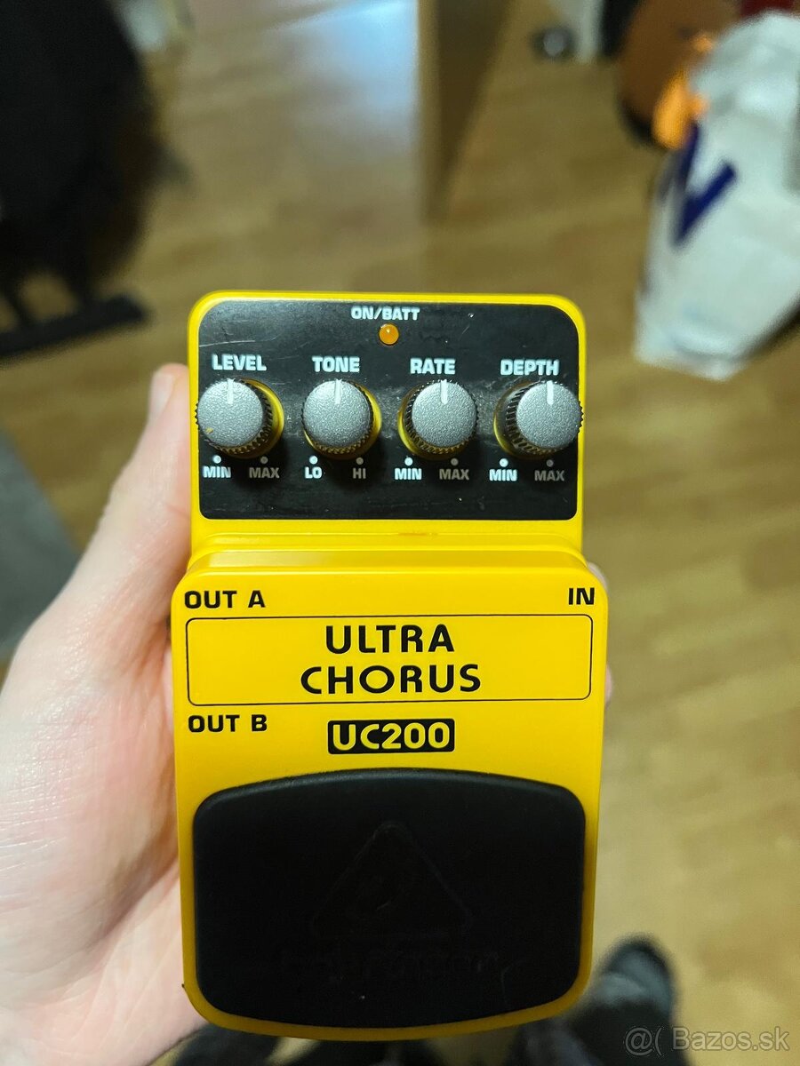 Behringer UC 200 Gitarový efekt