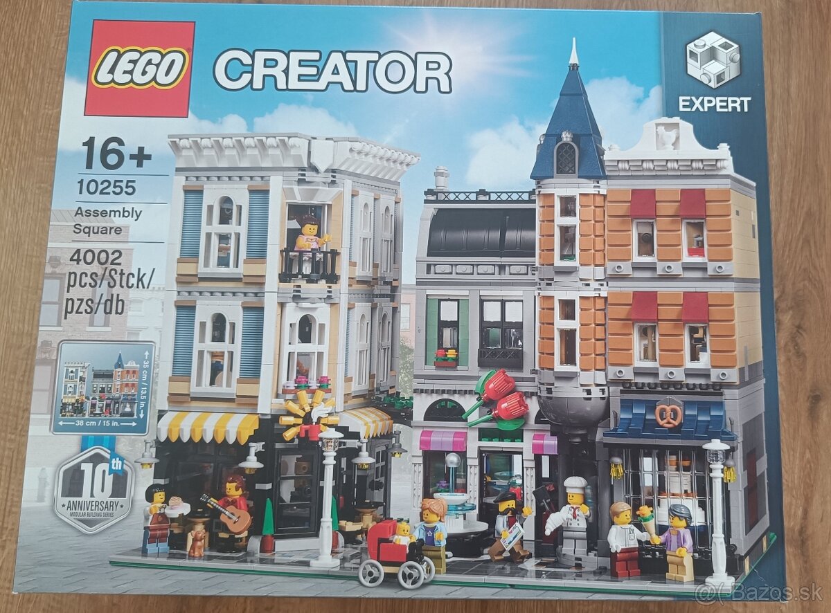 LEGO Creator Expert 10255 - Zhromaždenie na námestí