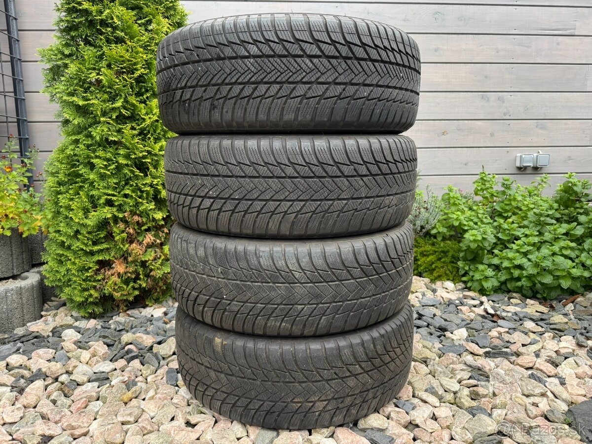 225/60 R17