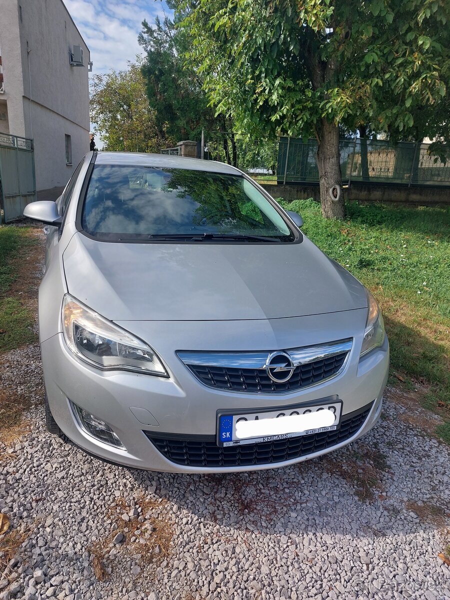 Predám OPEL ASTRA J ENJOY 5 DV 1,4 XER MT5