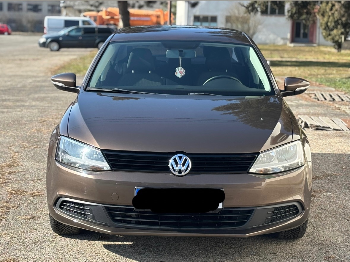 Predam Volkswagen Jetta 1.2TSI 77KW R.V 2014