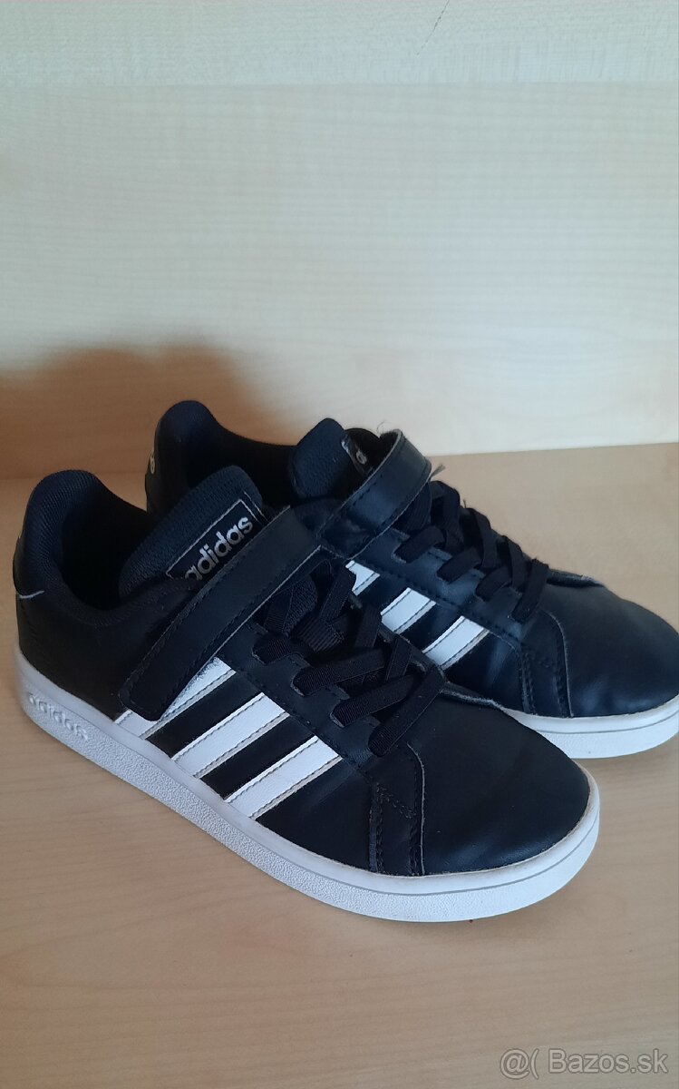 Tenisky značky Adidas