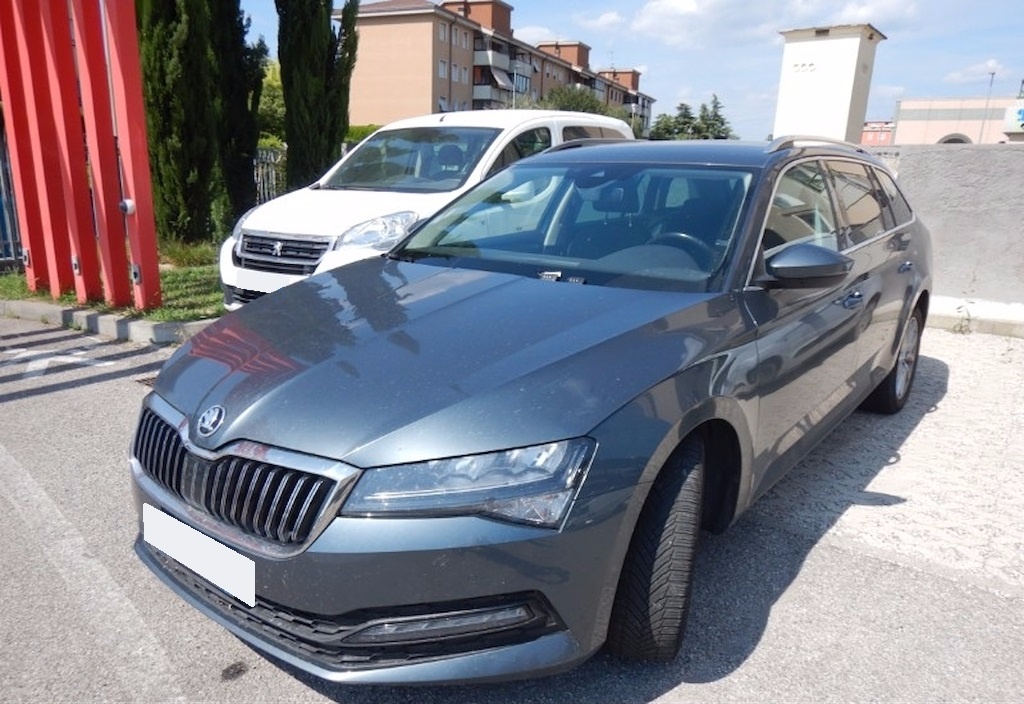 Škoda Superb combi 2021 2.0TDi 110kW, DSG, šedý, odpočet DPH