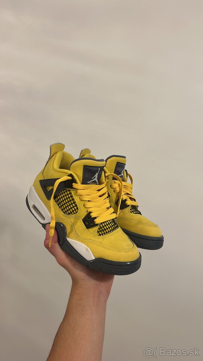 Nike AirJordan 4 Retro Lightning