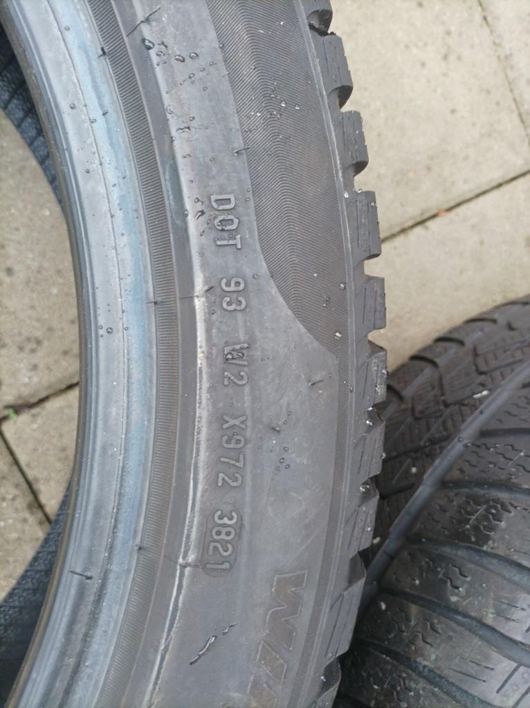 Predám zimné pneumatiky 245/45 R19 RUN FLAT