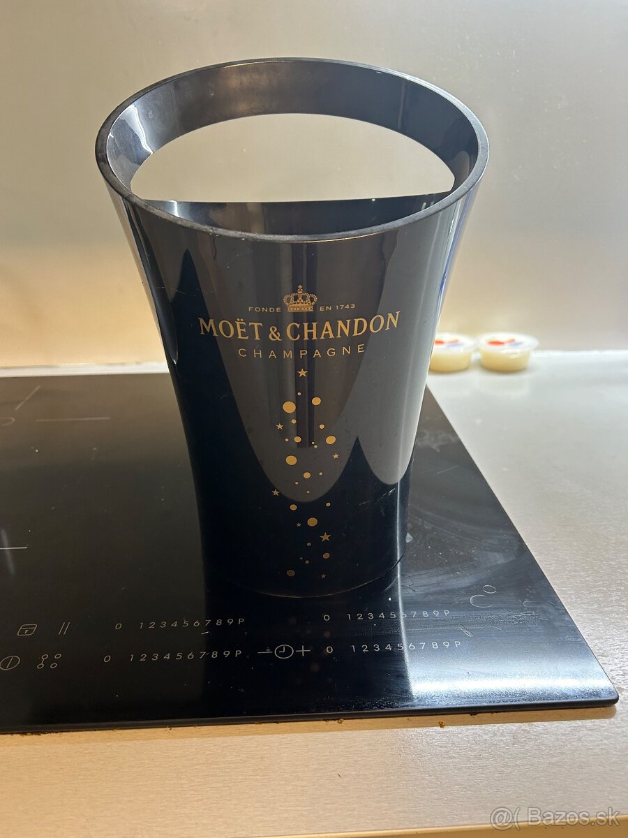 Nadoba na Moet Chandon