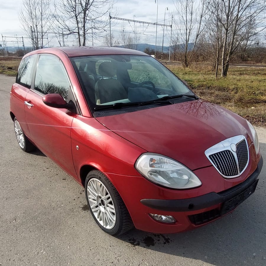 Lancia Ypsilon 1,4 benzín