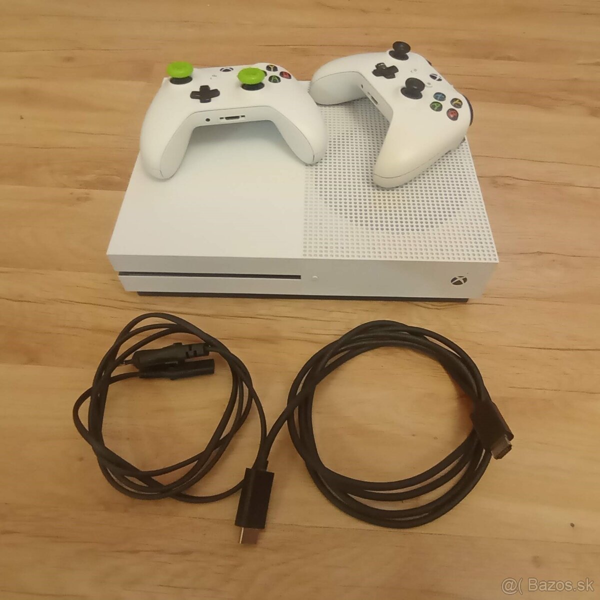 Xbox One S 500 GB + 2 ovladace