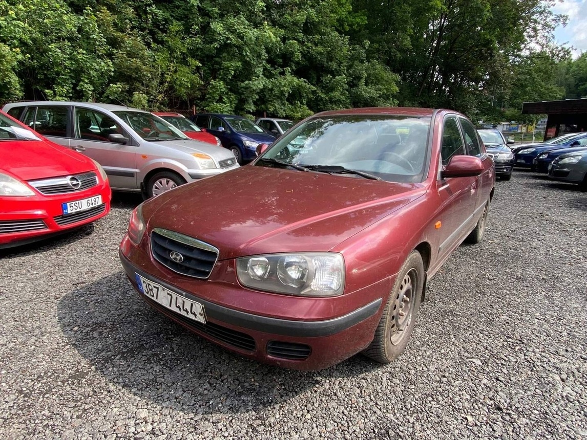 Hyundai Elantra 1.6 16V DOHC tažné klima 110tkm ČR