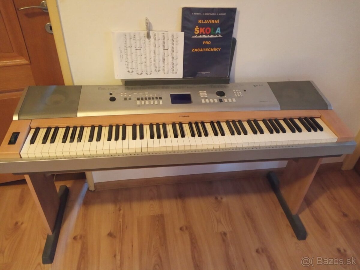 Klavír YAMAHA DGX-630 portable grand