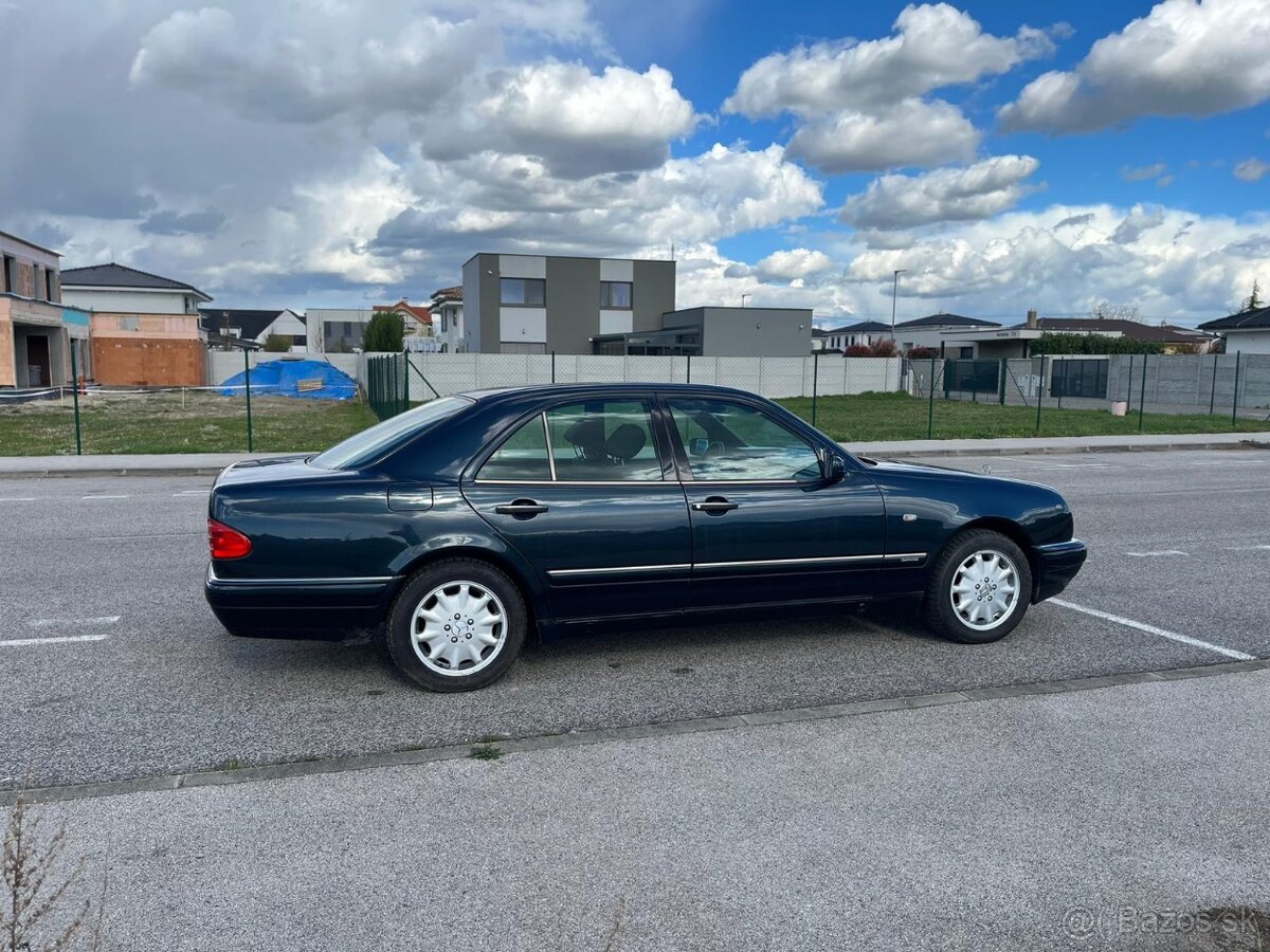 Mercedes-Benz W210