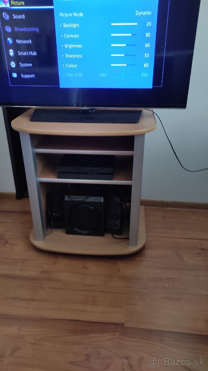 Stolik pod TV