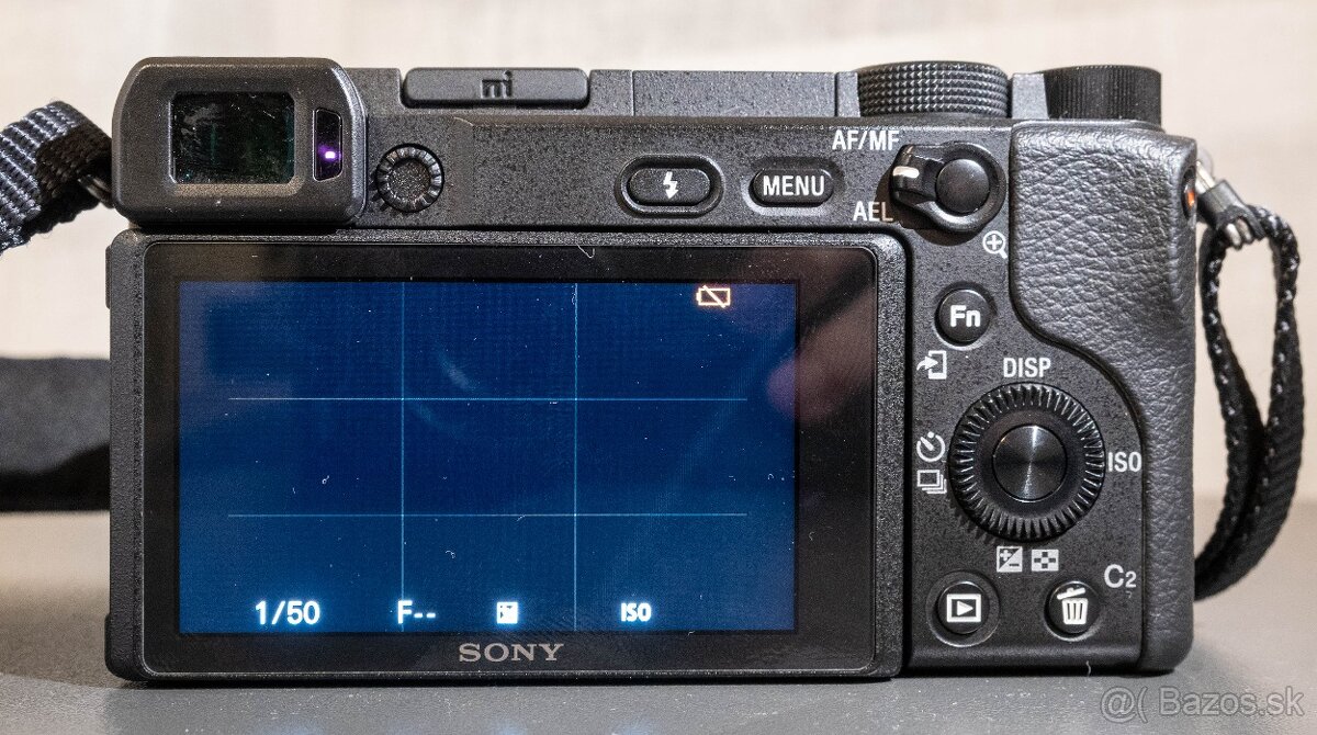 Sony A6400 + objektív E PZ 16–50 mm F3,5–5,6 OSS