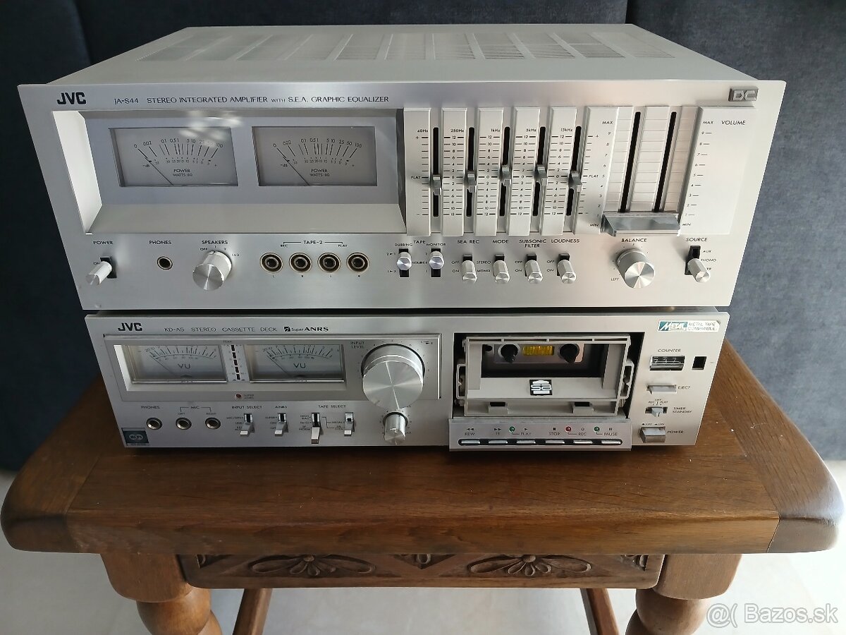 JVC JA-S44 a JVC KD-A5