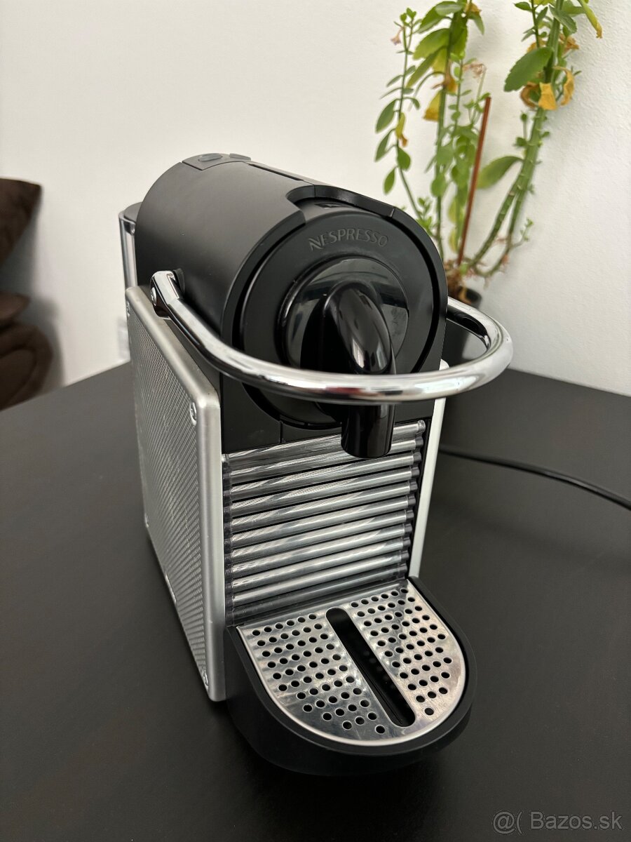 Kávovar Nespresso Pixie