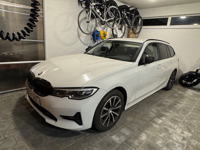 - - - zánovné BMW 320 xDrive G3K touring 11/2020 - - -