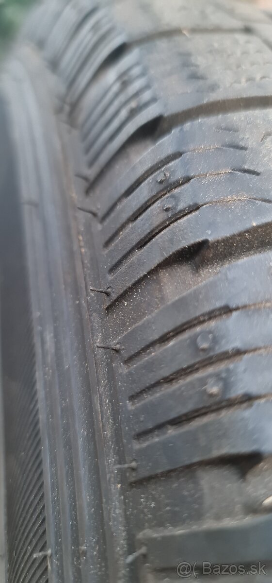 Predám 215/70 R15C 109/107R zimné 4 kusy