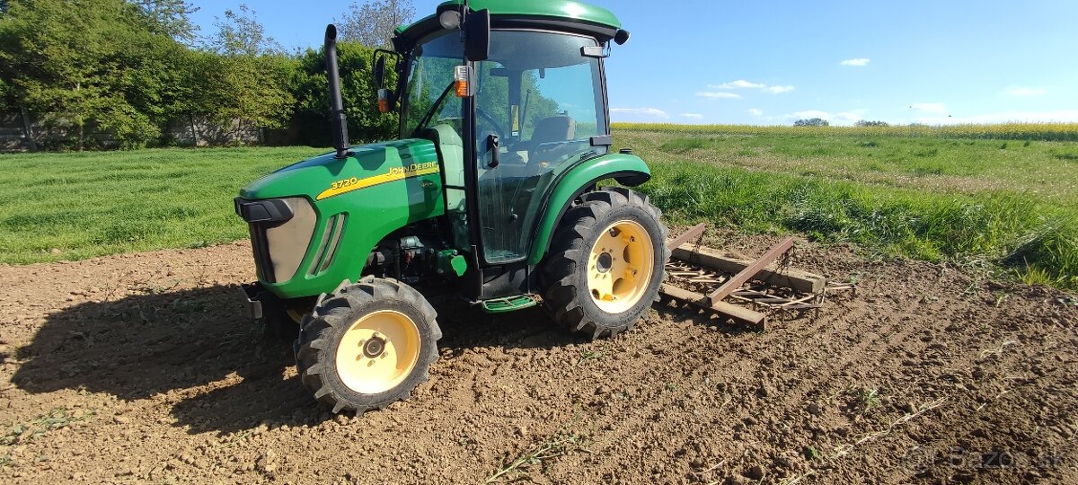 John Deere 3720