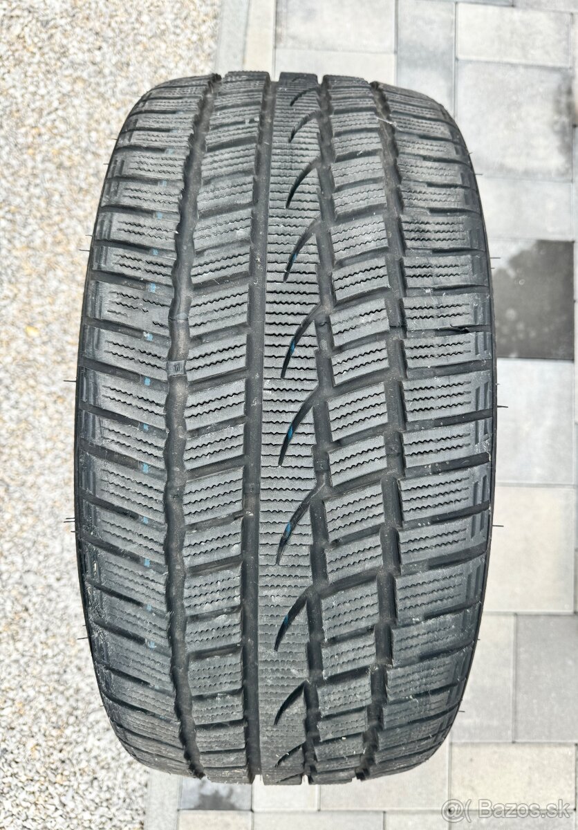 235/35R19 Zimné pneu