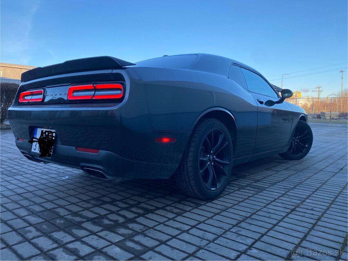 DODGE CHALLENGER 5.7 V8 HEMI