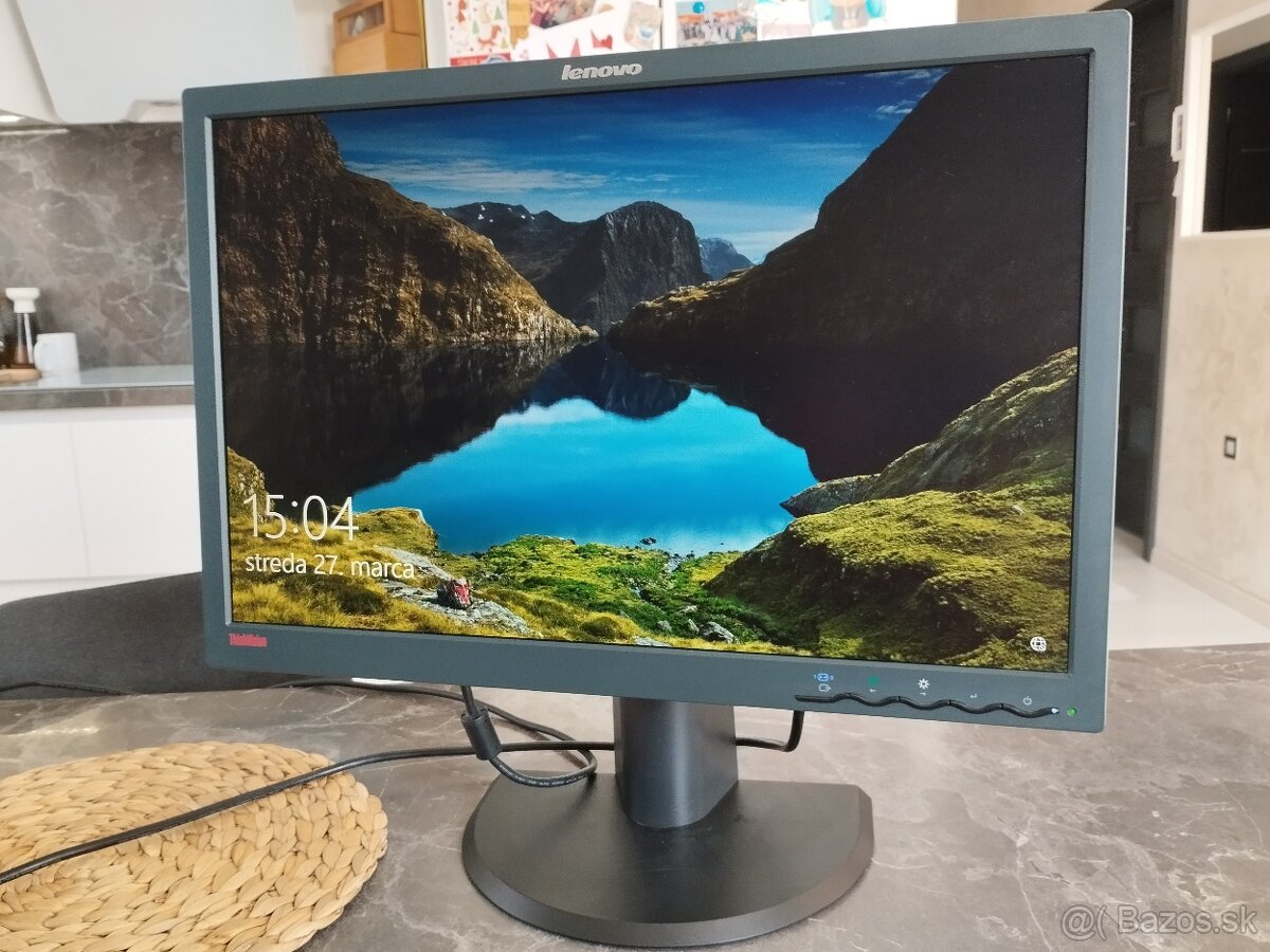 LCD Lenovo 22" 1680 x 1050 kontrast 1000:1 DVI D-SUB pivot