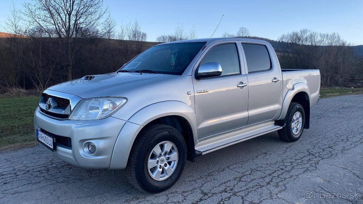 TOYOTA HILUX 2,5 D-4D nová Stk