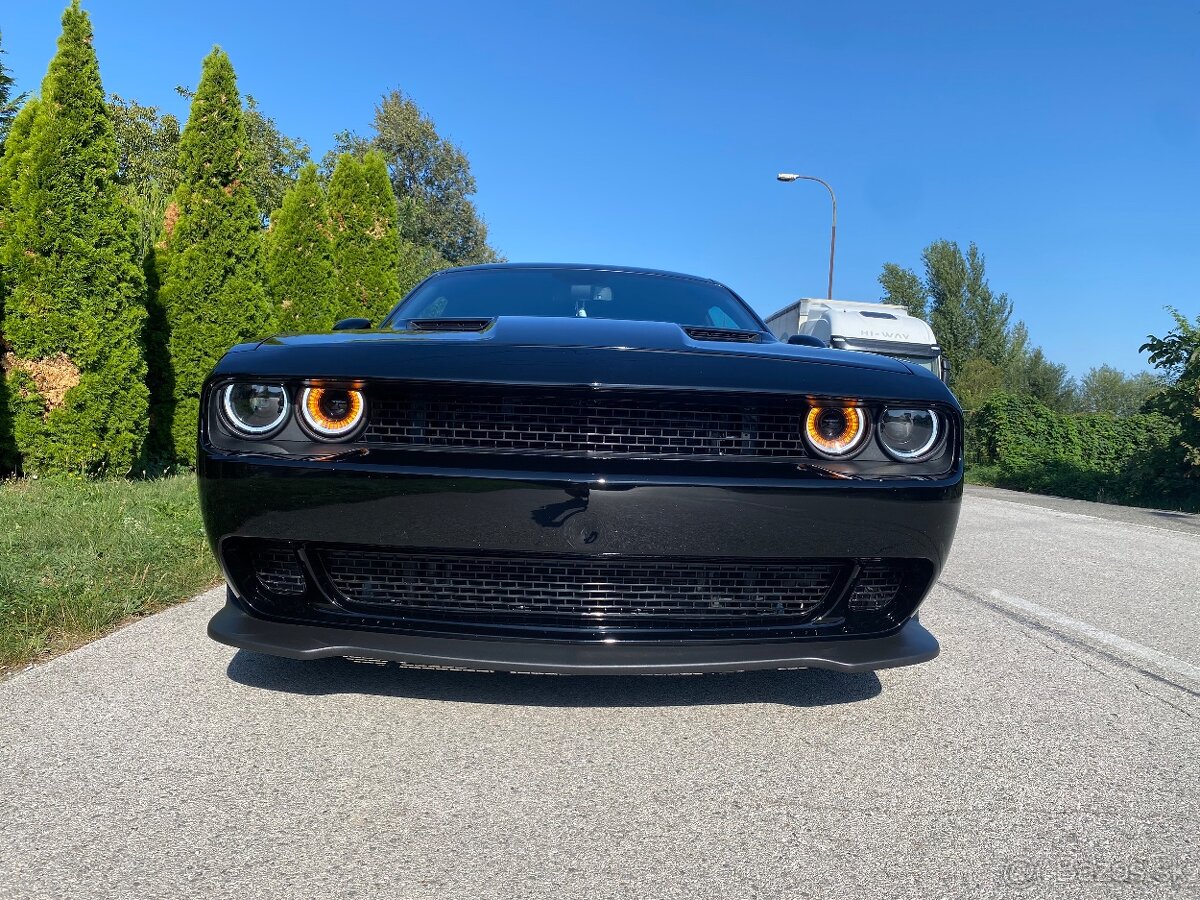 Dodge Challenger 5.7 Hemi Super Track Pack