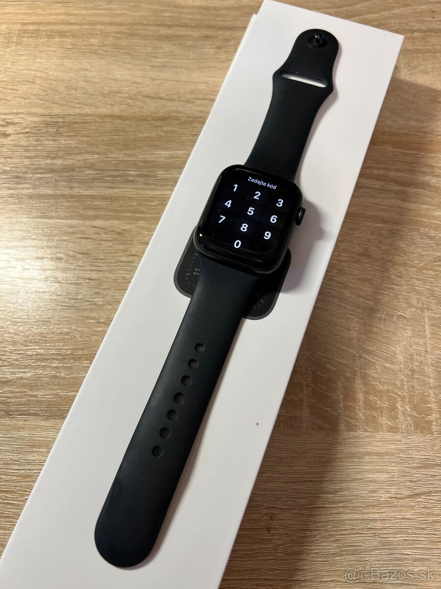 Predám Apple Watch SE 44mm space grey AKO NOVÉ