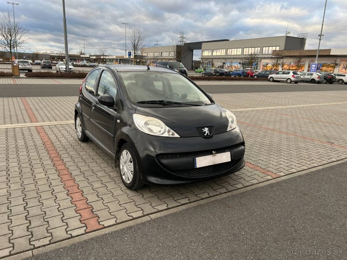 Peugeot 107 1.0i klima servo 5dveř naj. 141 tis.