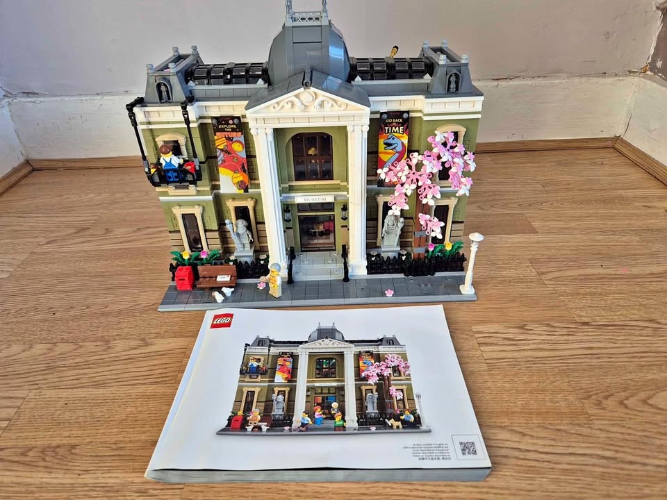 LEGO® Icons 10326 - Přírodovědné Muzeum