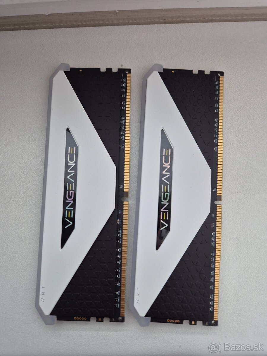 Corsair 16 GB KIT DDR4 3600 MHz CL18 Vengeance RGB RT White