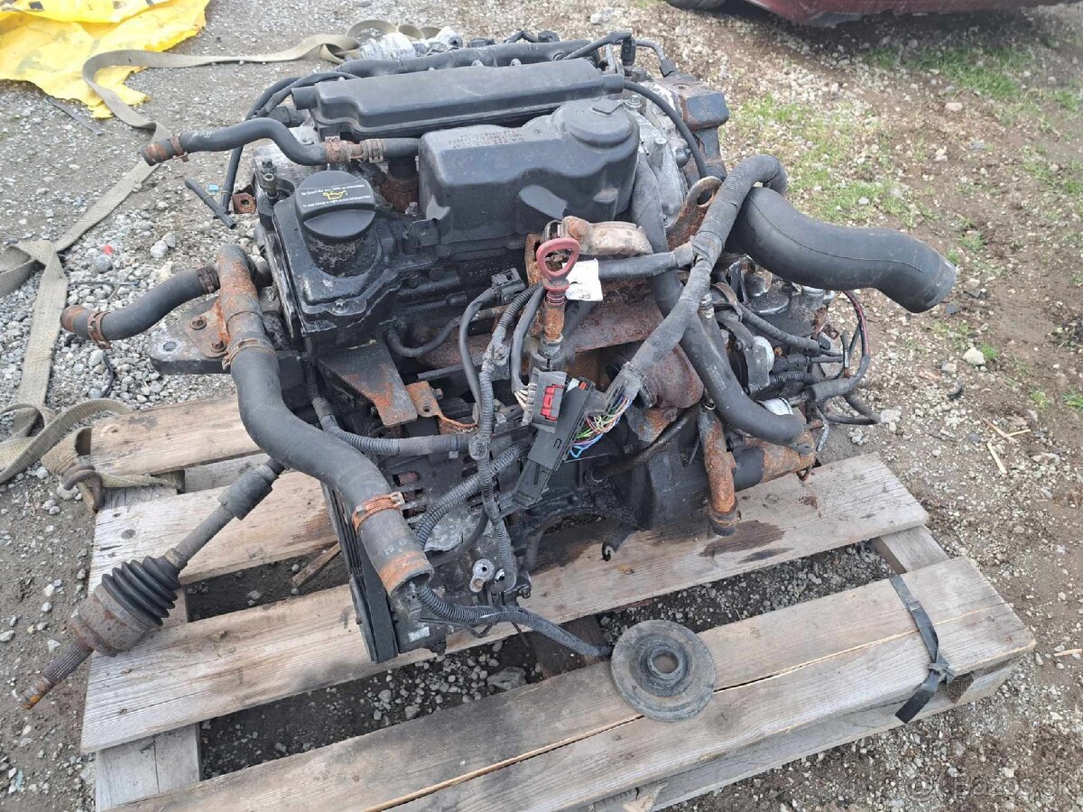 Motor mitsubishi colt