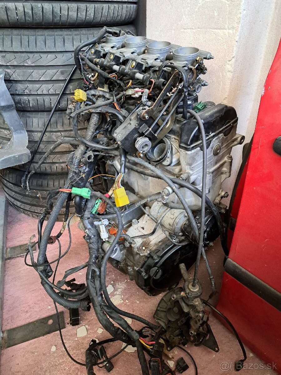 Motor Suzuki GSX-R 750 K1