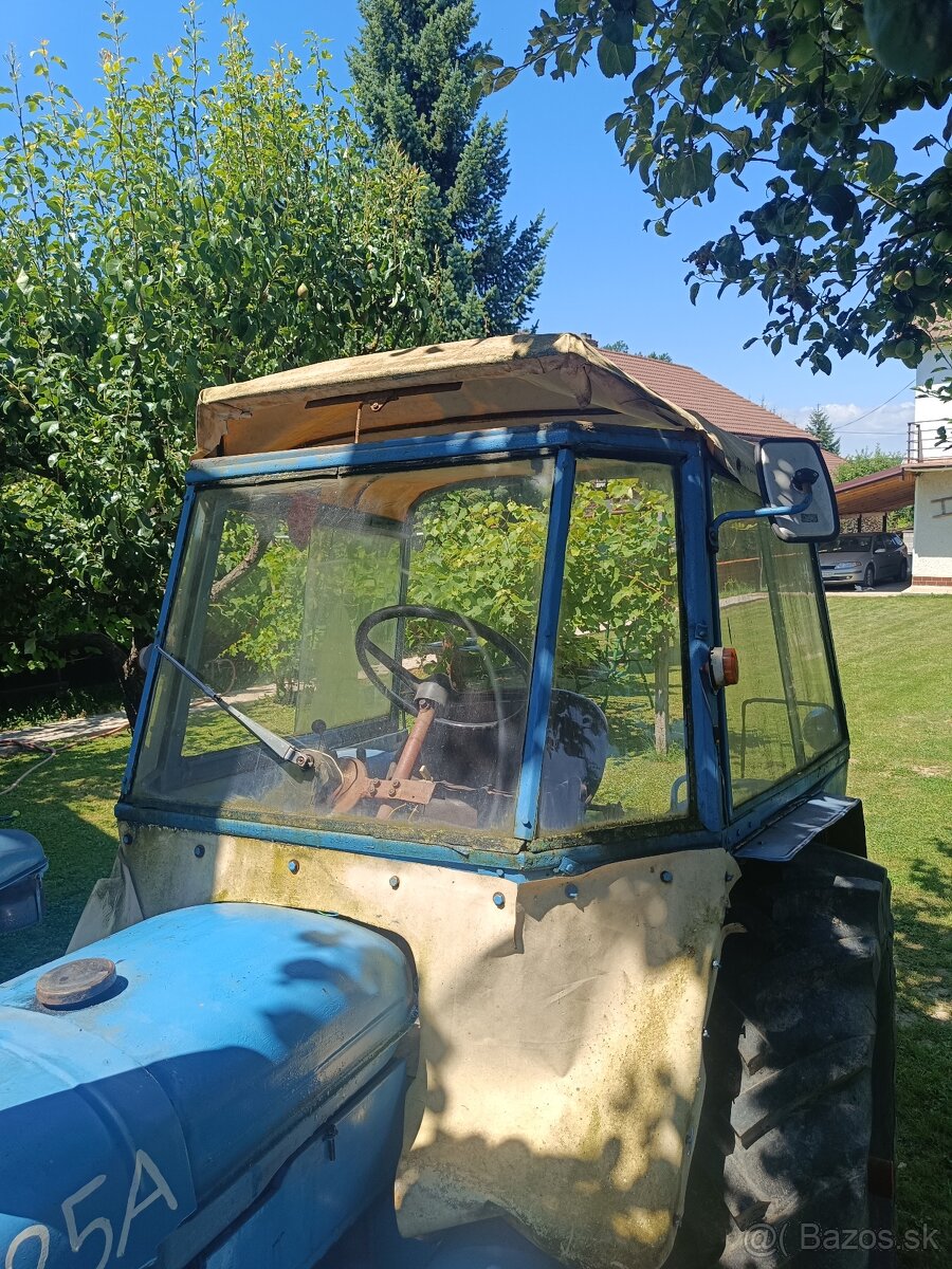 Zetor 25 kabína