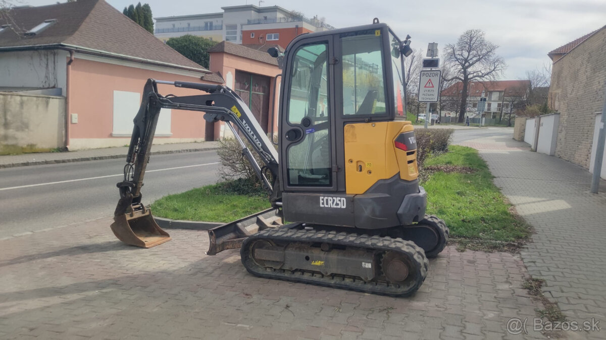 Pasovy bagr Volvo ECR25 r.v2015 CAT JCB Kubota Takeuchi