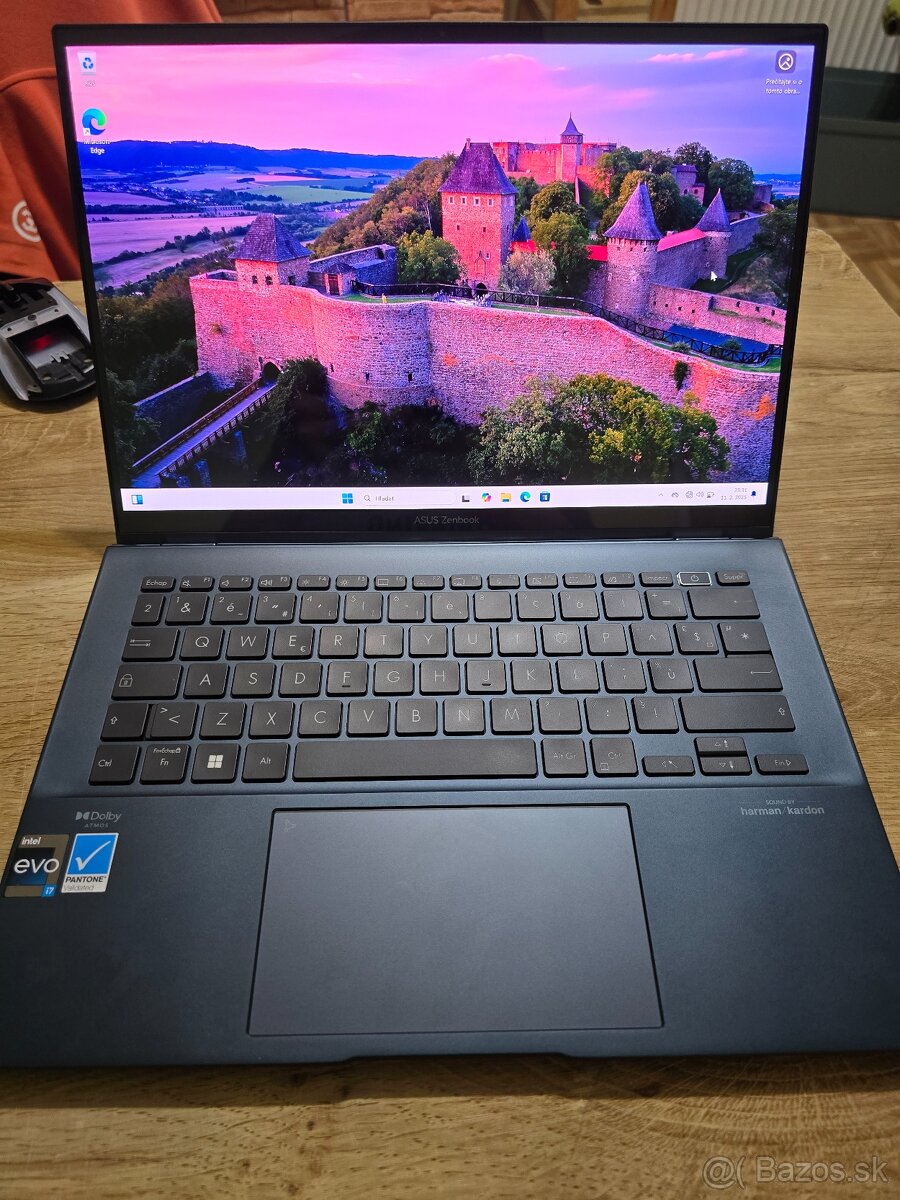 Dotykovy Asus Zenbook 14 OLED so 16 gb ram i7 procesorom a 5