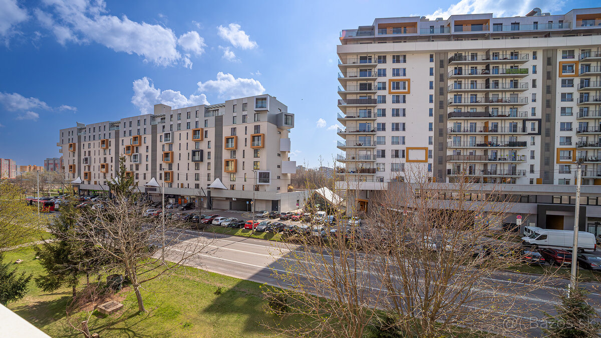 Na prenájom kancelária 39,29 m2 Wolkrova, Bratislava V – Pet