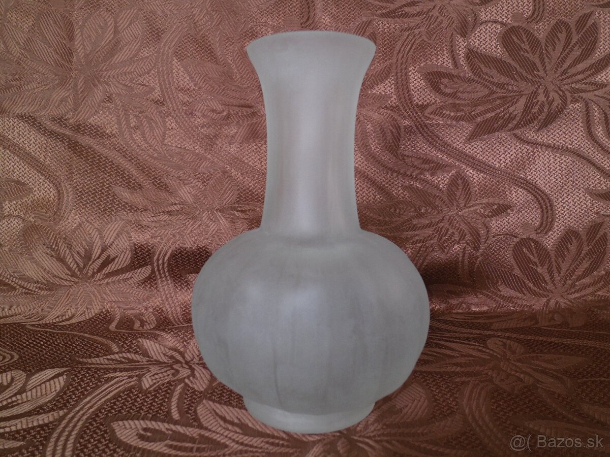 Krásná váza z kolekce INGRID SCHLEVOGT.