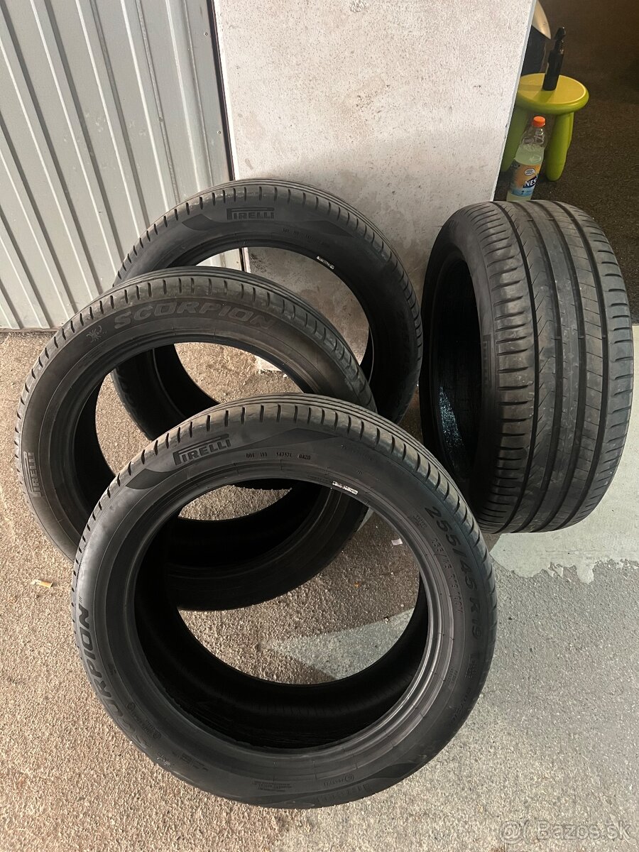 Pirelli Scorpion 255/45 R19 100 V Seal Inside