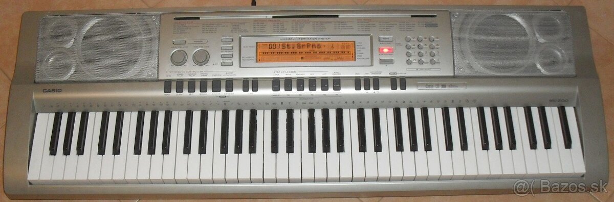 Casio WK 200 (rozsah 6,5 oktávy a samplování)