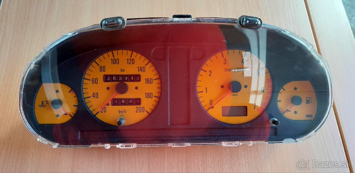 Budiky žlté, tachometer