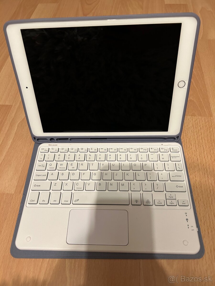 iPad 8. generácie, 32GB, BIELY (s klávesnicou)