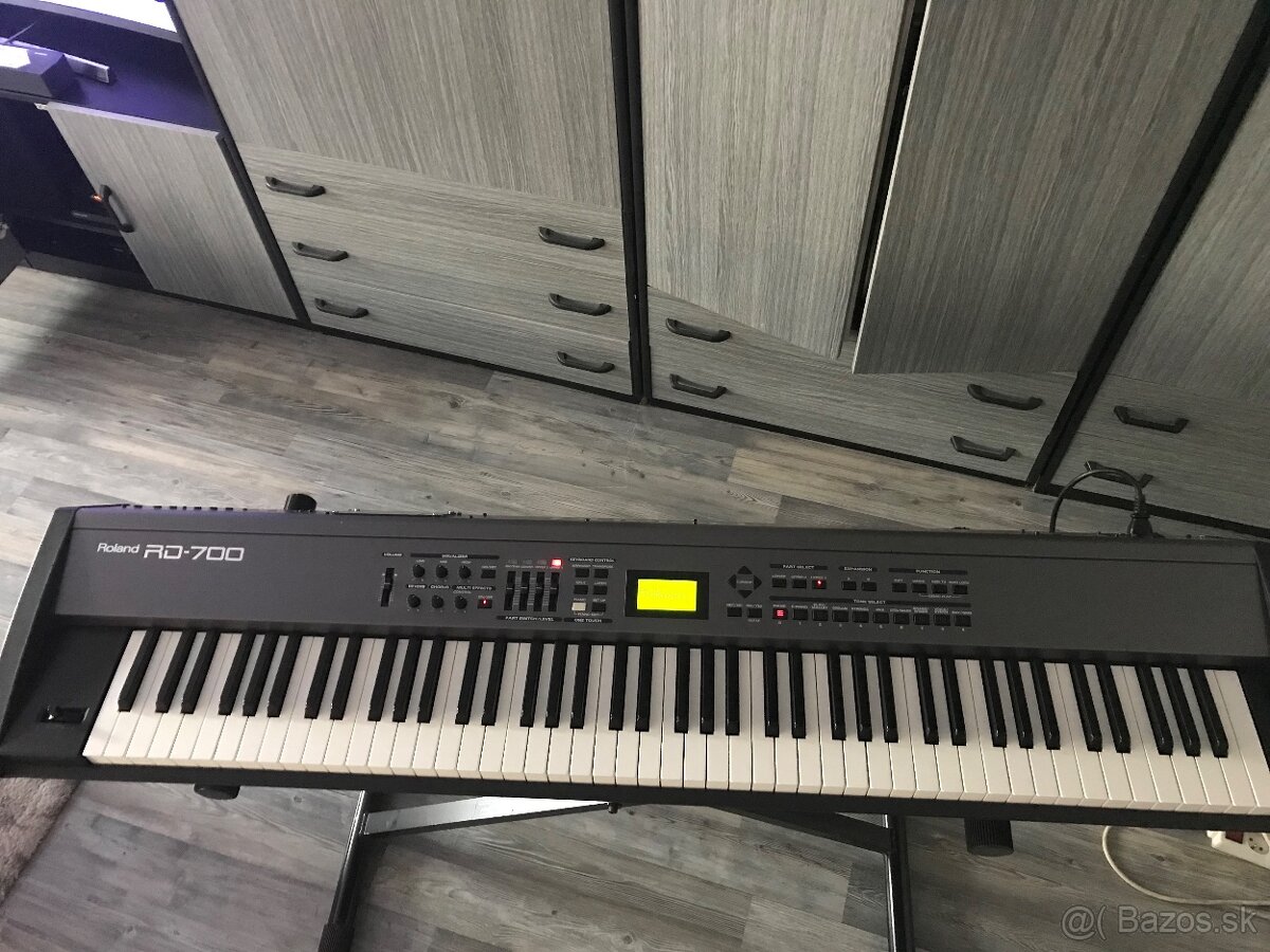 Roland RD 700 sprofi transportným kufrom