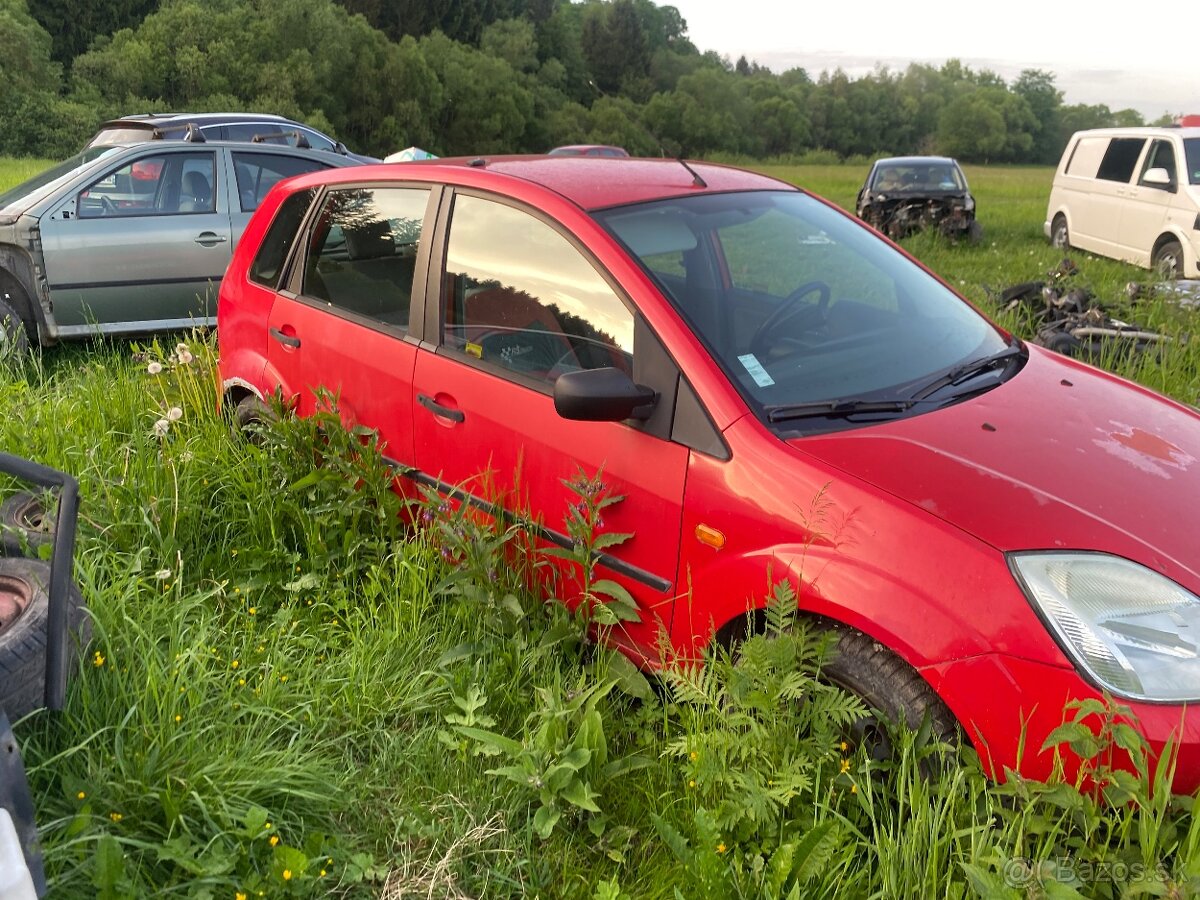 Ford fiesta 1.4 i rozpredam na diely