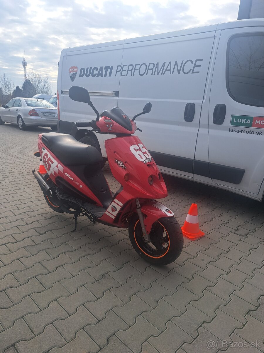 Malaguti f12 edicia ducati GP