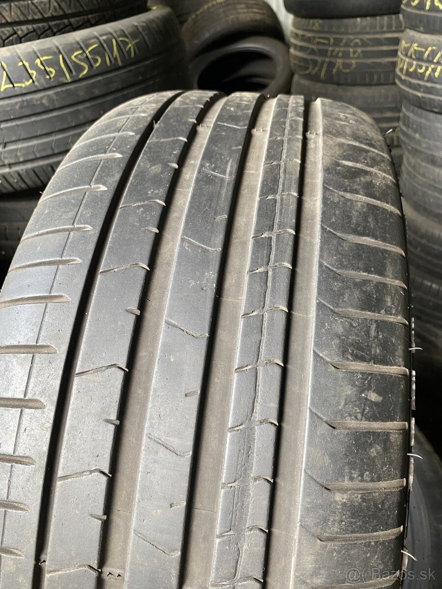 275/40R22 letne