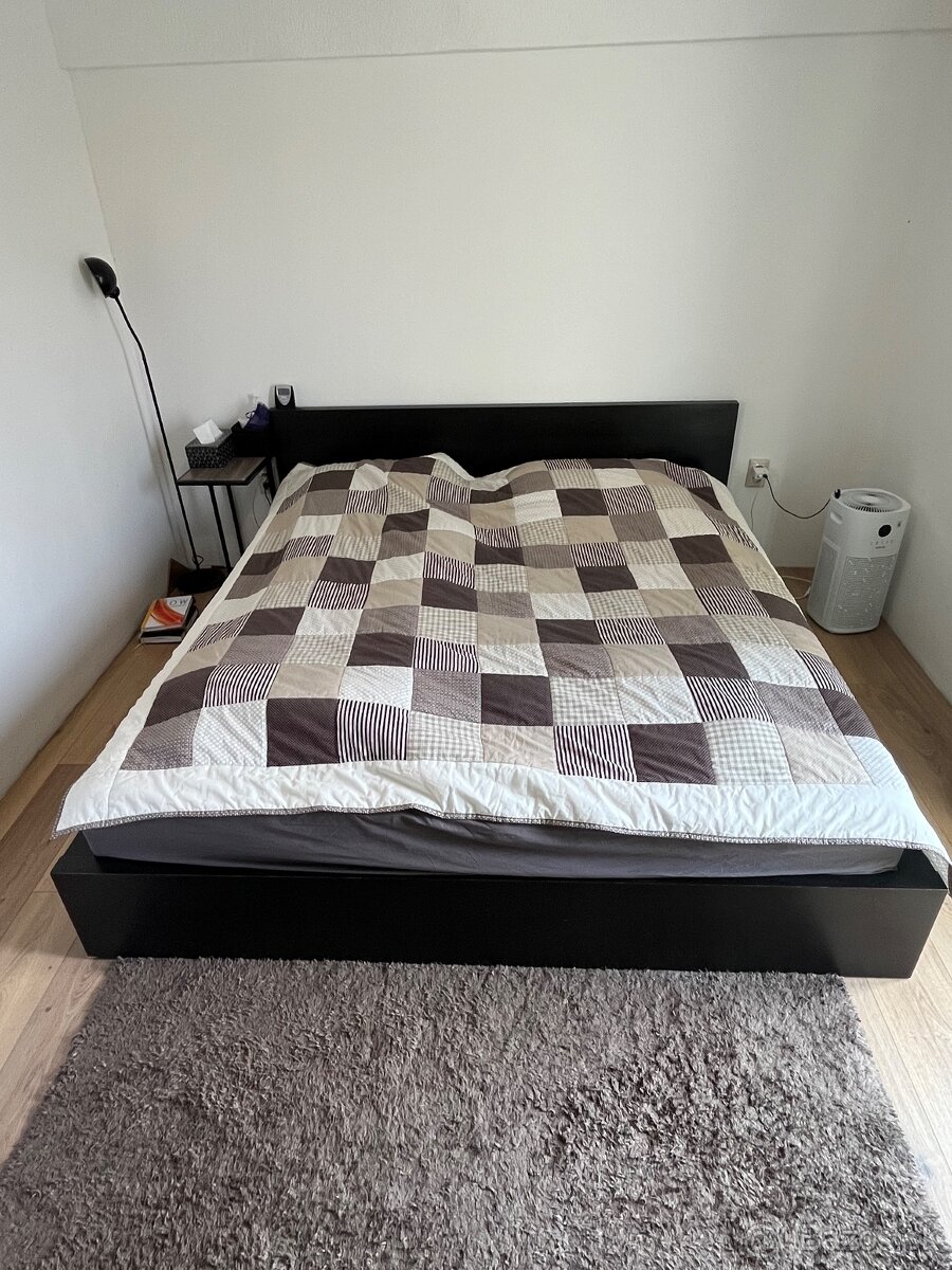 Posteľ Ikea Malm 180x200 rám postele