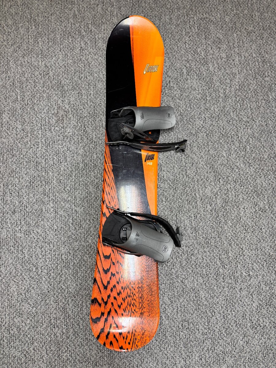 Snowboard s topánkami